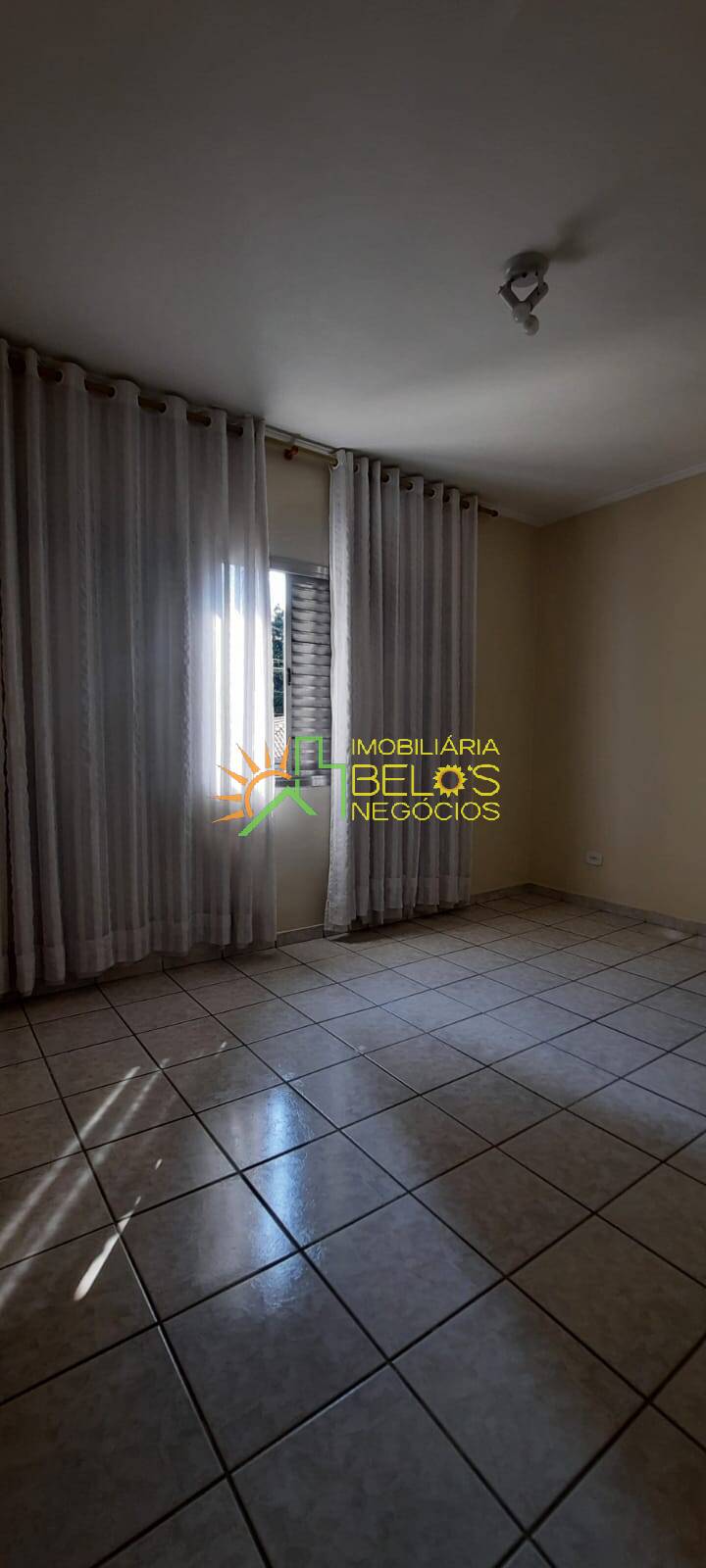 Casa à venda com 3 quartos, 270m² - Foto 2